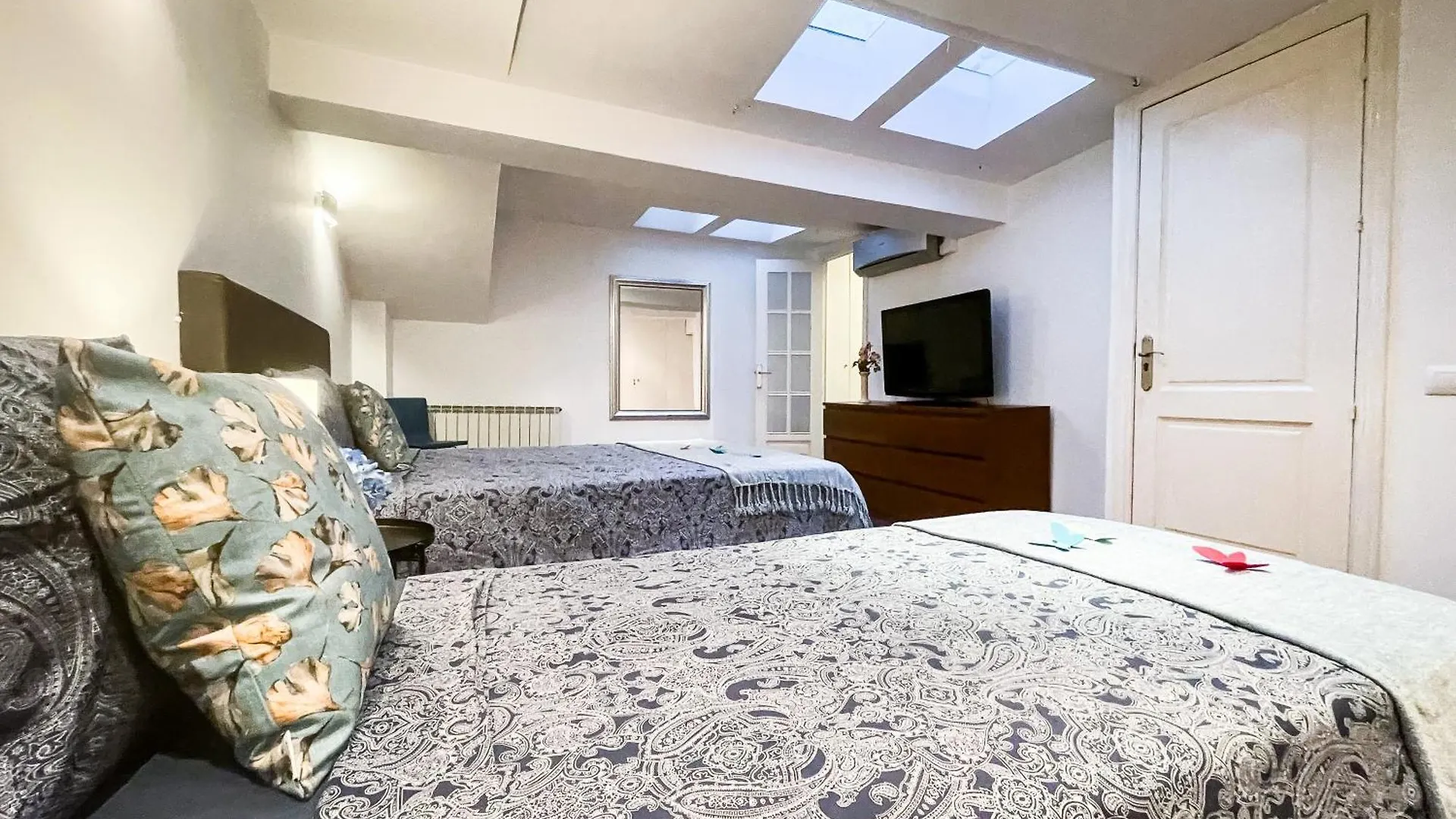 Private Rooms In Born - Barcelona 0*,  Španělsko